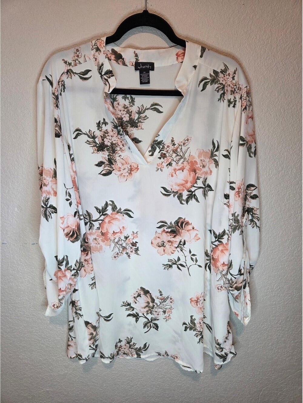Justify Women's 3X Floral Print V-Neck Blouse